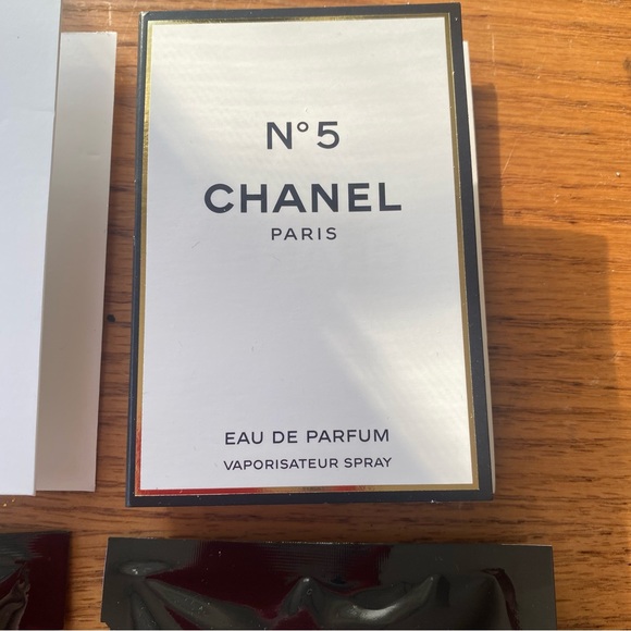★ Chanel dust bag with perfumes and mascara samples Bundle ★ - Picture 9 of 11